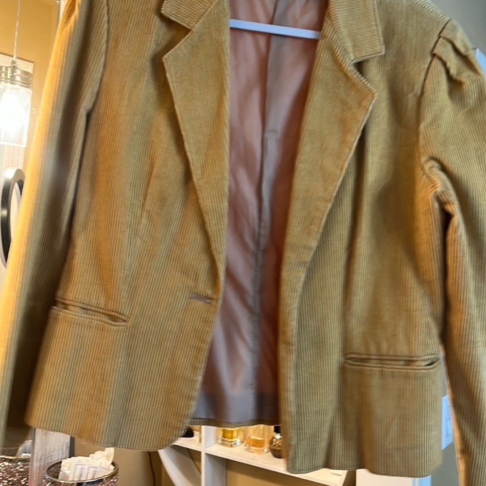 EUC .Gold blazer .